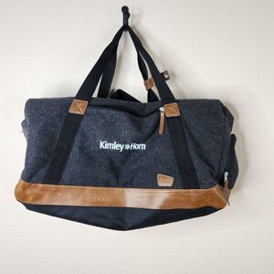Field & Co. Fleece Large Duffel Bag Gym Bag Gray Brown Zip Top Adjustable Straps